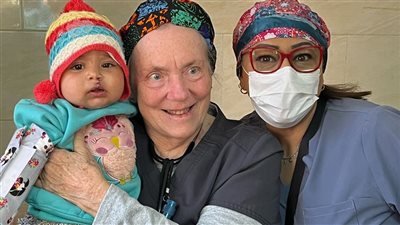 القافلة الطبية الأمريكية تجري 70 عملية جراحية لأطفال الشفة الأرنبية بسوهاج الجامعي