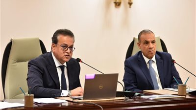 اجتماع حول إعادة تأهيل القطاع الصحي بقطاع غزة