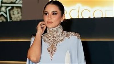 درة زروق تتألق بسحر القفطان التونسي 