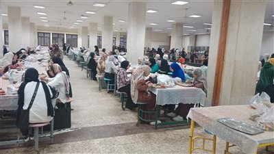 قيادات جامعة حلوان تشارك طلاب المدينة الجامعية الإفطار 