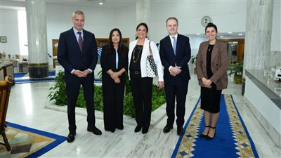 رئيس الشركة القابضة لمصر للطيران يلتقى وفد رفيع المستوى من السفارة البريطانية