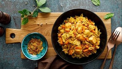 طريقة عمل دجاج بالكاري والأرز البسمتي لإفطار سريع في رمضان
