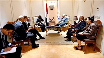 وزير الصناعة والنقل يبحث مع المبعوث التجاري البريطاني تعزيز التعاون بين البلدين