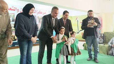 رئيس حوش عيسى يكرم حفظة القرآن الكريم بمدرسة الشهيد يحيي زنقير الابتدائية