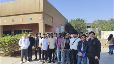 طلاب كلية الطب بجامعة القناة يتفقدون محطة معالجة صرف صحى سرابيوم