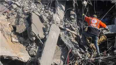 الدفاع المدني بغزة: الاحتلال يواصل غاراته المكثفة وسقوط عشرات الشهداء 