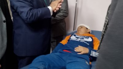 محافظ الدقهلية يتفقد مصابي سقوط سقف غرفة الربعمائة 