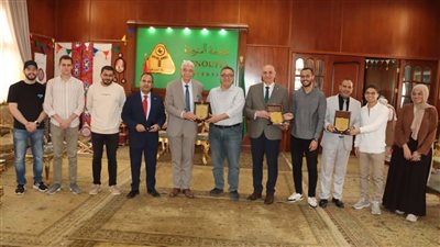 رئيس جامعة المنوفية يستقبل ممثلي فريق كلية الهندسة  (MRT)  الفائز  بمسابقة