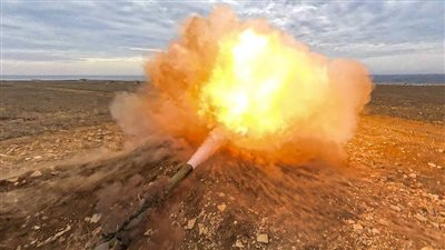 دبابات القوات الروسية تهاجم معقلين أوكرانيين في دونيتسك 