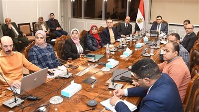 وزير الإسكان يتابع سير العمل بمشروع حدائق 