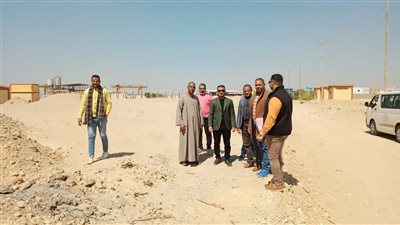 لإقامة مصانع غذائية..  تسليم 9 قطع أراضي مخصصة للمستثمرين بالمنطقة الصناعية بالأقصر