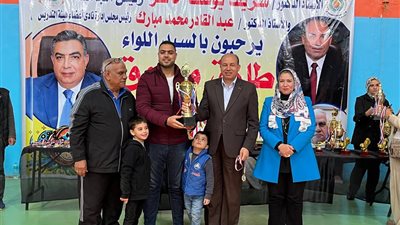 رئيس جامعة المنصورة يُكرّم الفائزين في دورة الجامعة الرمضانية