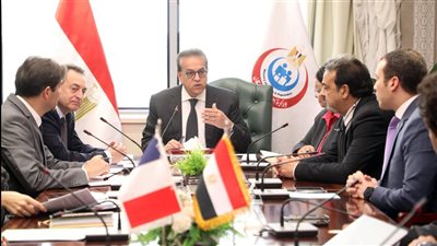 السفير الفرنسي بالقاهرة يبحث سبل التعاون فى مجال الرعاية الصحية