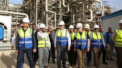 وزير قطاع الأعمال يزور شركة 