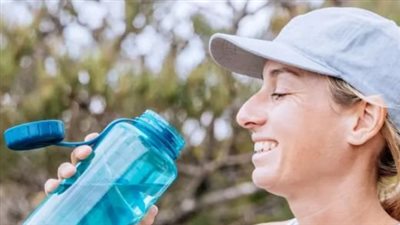 هل تقوم بتنظيف زجاجة المياه الخاصة بك بالقدر الكافي؟