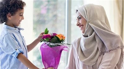 حكم الاحتفال بعيد الأم.. الأزهر والإفتاء يحسمان الجدل