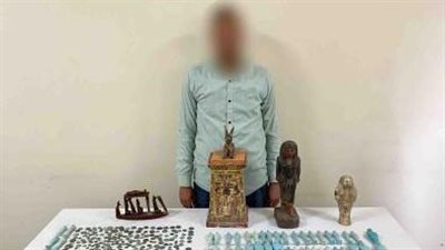 تعود لعصور فرعونية وإسلامية.. ضبط 392 قطعة أثرية بحوزة مندوب مبيعات
