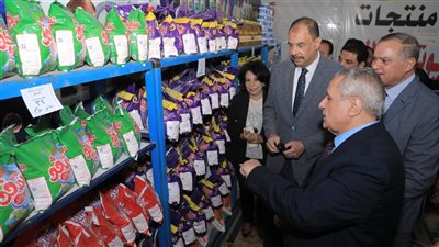 محافظ سوهاج يتفقد المجمع الصناعي لشركة النيل للزيوت والمنظفات  