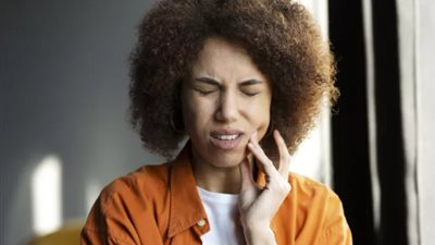 أسباب وجع الأسنان وطرق منزلية فعالة لتخفيف الألم 