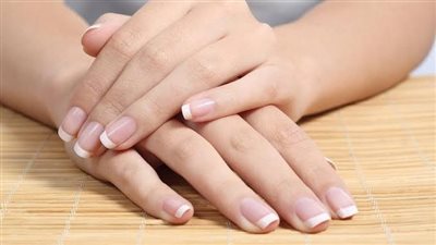 اكتشفي مشكلتك الصحية من لون وملمس الأظافر.. نقص عناصر غذائية مهمة