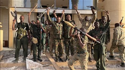 الجيش السوداني داخل القصر الرئاسي (صور)