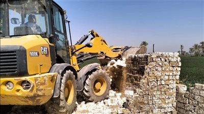 إزالة 11 حالة تعدٍ على الأراضي الزراعية بالفيوم