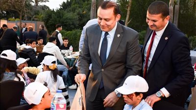 بالصور.. سفارة قطر بالقاهرة تنظم حفل افطار رمضاني للأطفال الأيتام 
