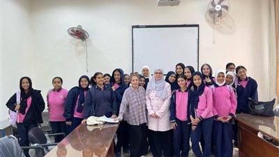 جامعة القناة تفتح حوارا مع طالبات فاطمة الزهراء حول مخاطر التلوث البلاستيكي