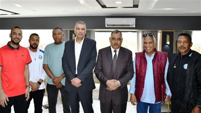 محافظ أسوان يستقبل مجلس إدارة النادى الرياضى