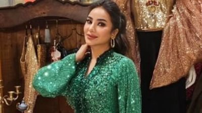 الإعلامية لجين عمران تمزج بين الأناقة والاحتشام بأحدث صيحات موضة 2025