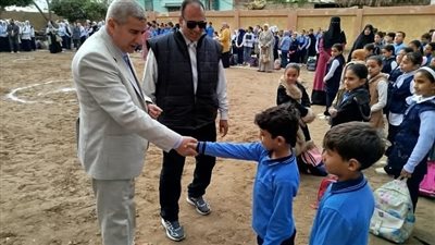 وكيل تعليم الشرقية يتابع موقف «فك كثافات الطلاب»