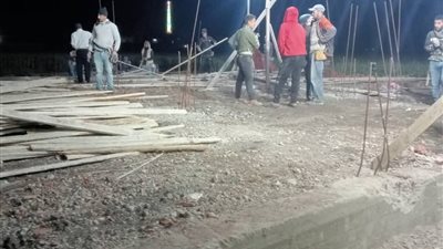 إزالة شدة خشبية لأعمدة وسقف و إيقاف أعمال بناء مخالفة بالبحيرة