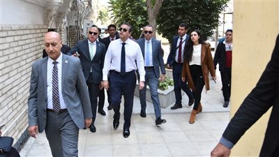 وزير الصحة يتفقد المعامل المركزية والعلاج الحر وإدارة التراخيص لمتابعة أعمال تجديد المبنى 