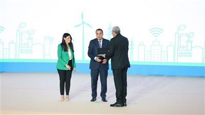 تكريم محافظ الغربية لنجاحه في تنفيذ مبادرة “القرية الخضراء