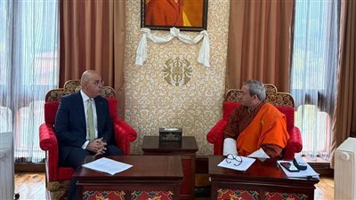 السفير المصري في نيودلهي يقدم أوراق اعتماده سفيرًا غير مقيم لملك بوتان