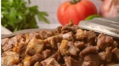 طريقة عمل اللحم المحمر مع البصل والمكسرات