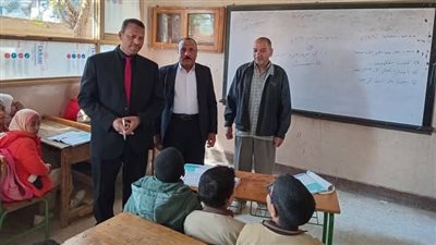 وكيل تعليم نجع حمادي يشدد علي نسبة الحضور للتلاميذ والطلاب