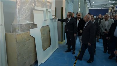  وزير الصناعة والنقل يشهد أول إنتاج لمصنع كولواي الإسباني داخل ورش كوم أبو راضي