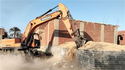 محافظ الجيزة: إزالة 20 حالة تعد على الأراضي الزراعية ومخالفات بناء بـ 4 مدن