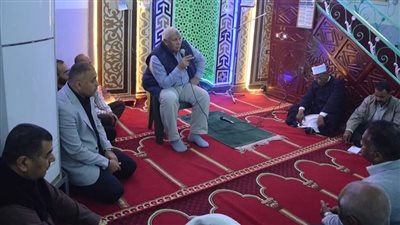 محافظ الوادي الجديد يلتقي المواطنين بمسجد البساتين الكبير بالخارجة