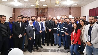 وزير البترول والثروة المعدنية يشارك العاملين بالصحراء الغربية الإفطار الرمضاني