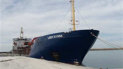 تداول  35 الف طن فوسفات و مواد غذائية بموانىء البحر الأحمر 