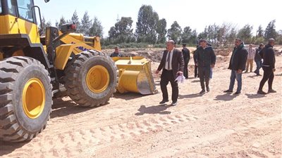 زراعة البحيرة تفحص شكوى المواطنين الخاصة بالتعدى على مأخذ الرى البحارى بالتحرير 