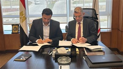 وكالة الفضاء المصرية توقع اتفاقية لتصنيع الأقمار الصناعية 