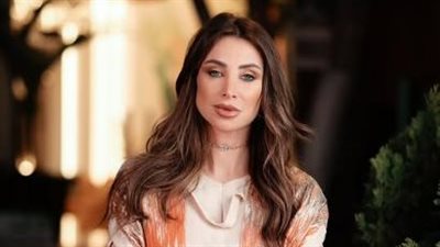  أنابيلا هلال تطل بالأسود المجسم 