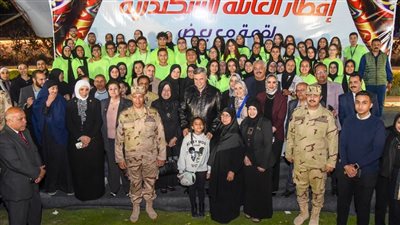 محافظ الإسكندرية يشارك العاملين بالجهات التنفيذية والخدمية في مائدة إفطار جماعي تضم 15 ألف فرد