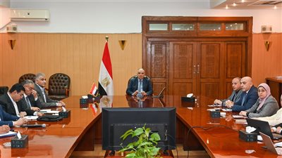  وزير الري يتابع الموقف المائي وحالة الري بمنطقة وادي النقرة في أسوان
