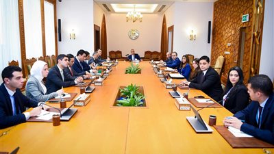 وزير الخارجية يجتمع بقيادات وأعضاء قطاع الشئون العربية بالوزارة