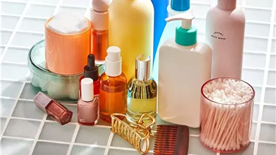 تجنبيها.. مواد تجميلية تستخدمها الحامل تؤثر سلبُا على الجنين