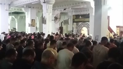 الدعاء لنصرة غزة يتصدر مشهد ليلة 27 رمضان بمساجد الإسماعيلية 